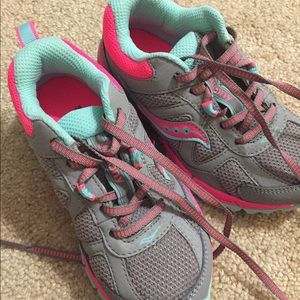 Saucony girls Size 11.5 wide brand new